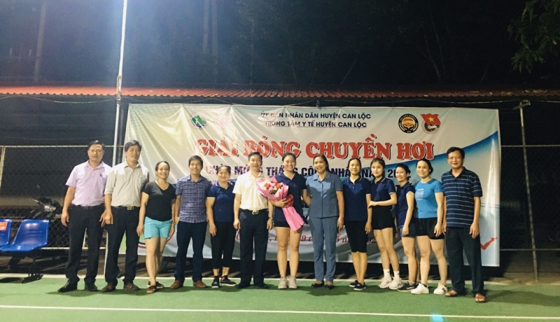 Công đoàn Trung tâm Y tế huyện Can Lộc tổ chức giải bóng chuyền hơi nữ